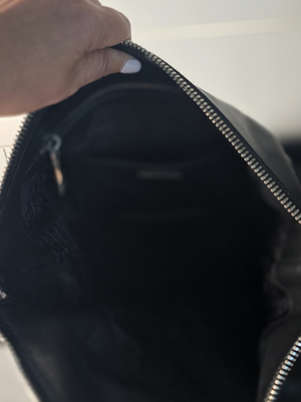 Prada Soft Calf Black Leather Shoulder Tote Vingage Beautiful Bag w Dust Bag - Picture 5 of 9
